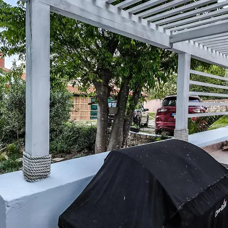 Centrum Pro 3 Osoby Apartamento Nerezine