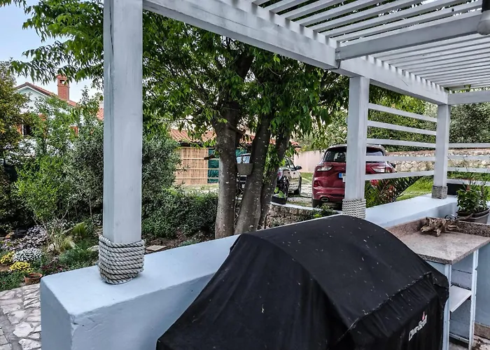 Centrum Pro 3 Osoby Apartament Nerezine